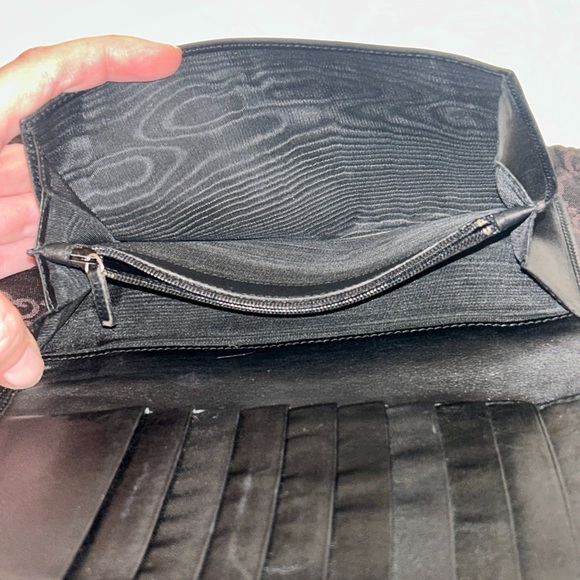 Vintage Gucci Black Leather Long Bifold Flap Wallet.  Clean Corners! - Picture 8 of 10